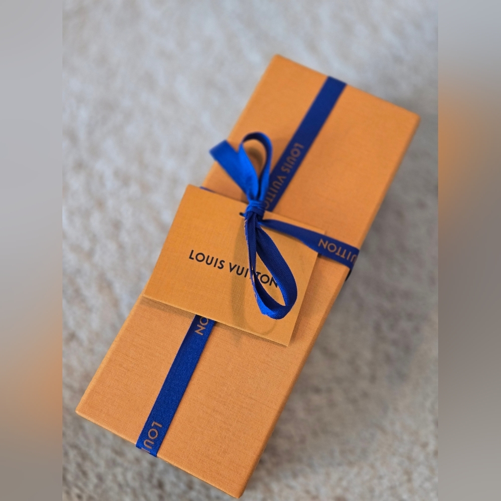 Louis Vuitton Orange Gift Box with Blue Ribbon From Purfume